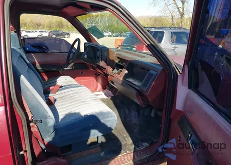 1993 Chevrolet Gmt-400 C1500 z USA, uszkodzony, nr VIN 1GCEC14Z7PZ193734